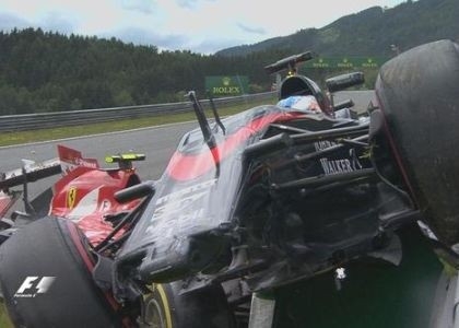 F1, Gp Austria: l'incidente tra Raikkonen e Alonso. Video