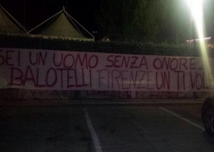 Fiorentina, striscione contro Balotelli: 