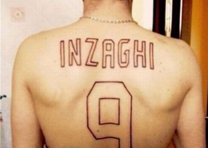Super tifoso si tatua 