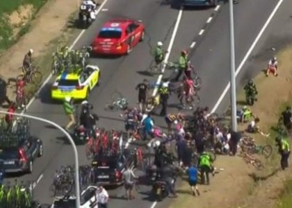 Tour 2015: maxi-caduta nella 3a tappa, coinvolto Cancellara. Video