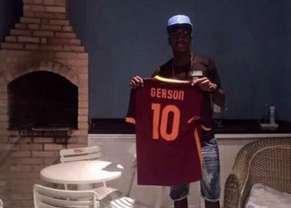 Roma: Gerson, che fai? Foto con la 10 di Totti!