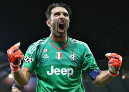 Champions: Buffon-Cuadrado, la Juventus sbanca Lione