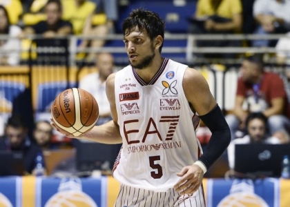 Basket: Milano lotta, ma a Chicago vince il Maccabi