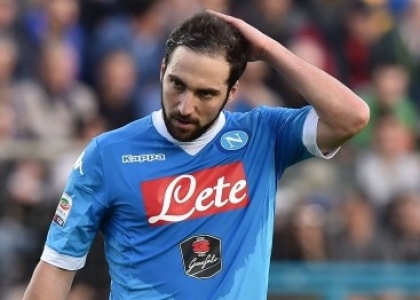 Napoli: rinnovo di Higuain lontano, Chelsea e Psg alla finestra