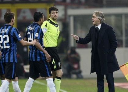 Inter, Mancini perde la testa: dito medio ai tifosi e lite in tv