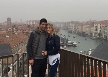 Il lato dolce di Suarez: a Venezia con la moglie