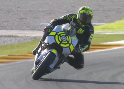 MotoGP, test Valencia: cadono Iannone e Rins, Marquez davanti