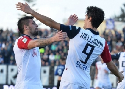 Serie B, Vicenza-Cagliari 0-2: sardi di nuovo primi