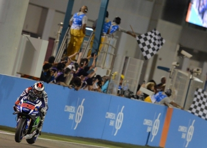 MotoGP, Qatar: Lorenzo imprendibile, Rossi quarto