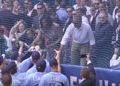 Baseball: Obama e Raul Castro insieme alla partita