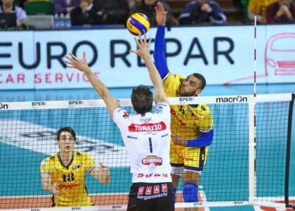 Volley, finale scudetto: Modena va sul 2-0, Perugia cede al tie-break