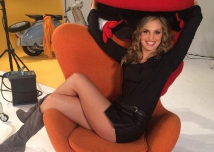 Gossip: flirt con Dybala, la velina bionda smentisce. Foto