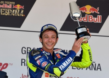 MotoGP, Rossi cuore d'oro: trofeo a un bambino malato