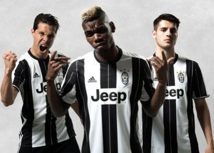Juventus: Pogba svela la nuova maglia. Foto