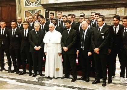 Milan e Juventus dal Papa: giocatori scatenati sui social. Foto