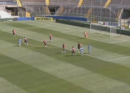 Lega Pro, Lumezzane: l'incredibile autogol di Mantovani. Video