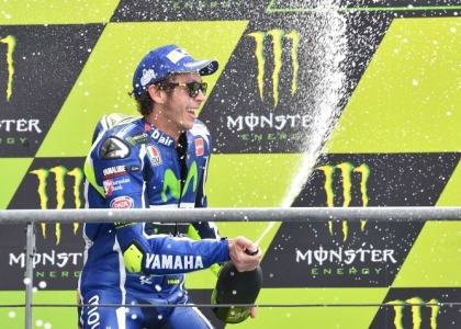 MotoGP, Catalogna: trionfo Rossi, Marquez respinto