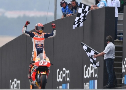 MotoGP, Germania: Rossi sbaglia strategia, gode Marquez