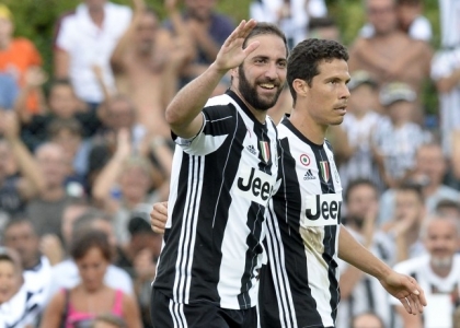 Juventus: il primo gol bianconero di Higuain. Video