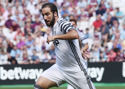 Amichevoli: Juventus, tris al West Ham. Higuain in ombra
