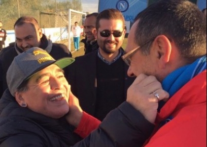 Napoli: Maradona a Castel Volturno, l'incontro con Sarri. Video