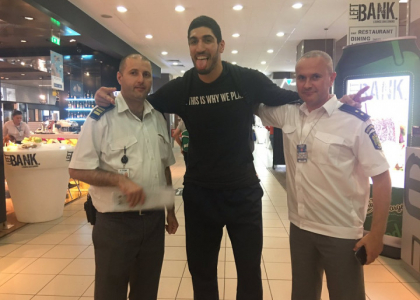 NBA: oppositore di Erdogan, Kanter bloccato in Romania