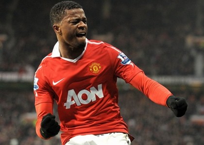 Evra, lo United non lo molla