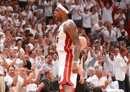 Nba: ciclone LeBron, Miami sul 2-0
