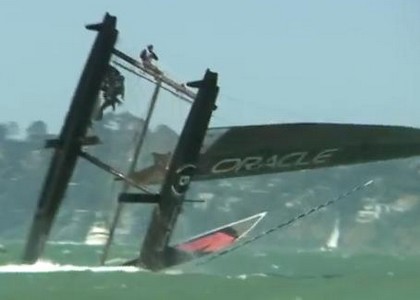 Vela: Oracle si ribalta nelle acque di San Francisco. IL VIDEO