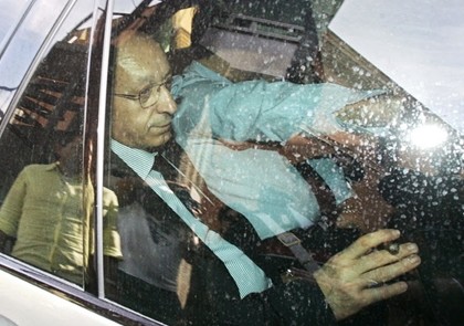 Moggi attacca: 