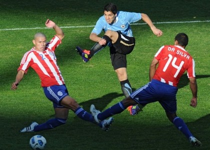 Coppa America: Uruguay-Paraguay 3-0, Forlan. FINALE