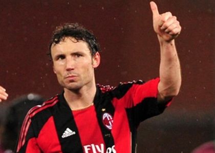 Milan: Van Bommel e Thiago Silva rinnovano
