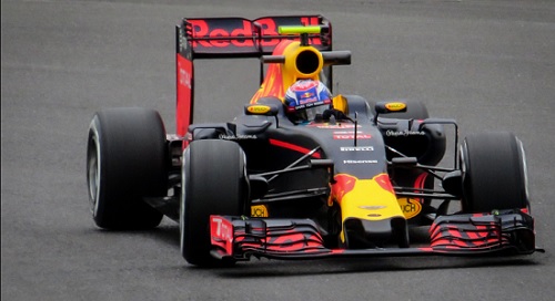 F1 - Sprint Race a Imola, vince Verstappen davanti a Leclerc