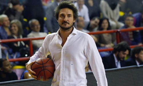 Basket, presentato il nuovo allenatore di Sassari Pozzecco