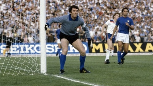 Buon compleanno Dino Zoff, leggenda e leader silenzioso del calcio italiano