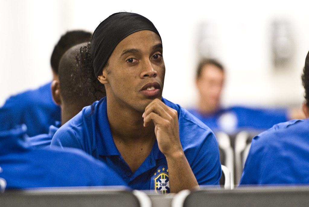 STORIE - Ronaldinho, in campo e fuori: una vita di eccessi