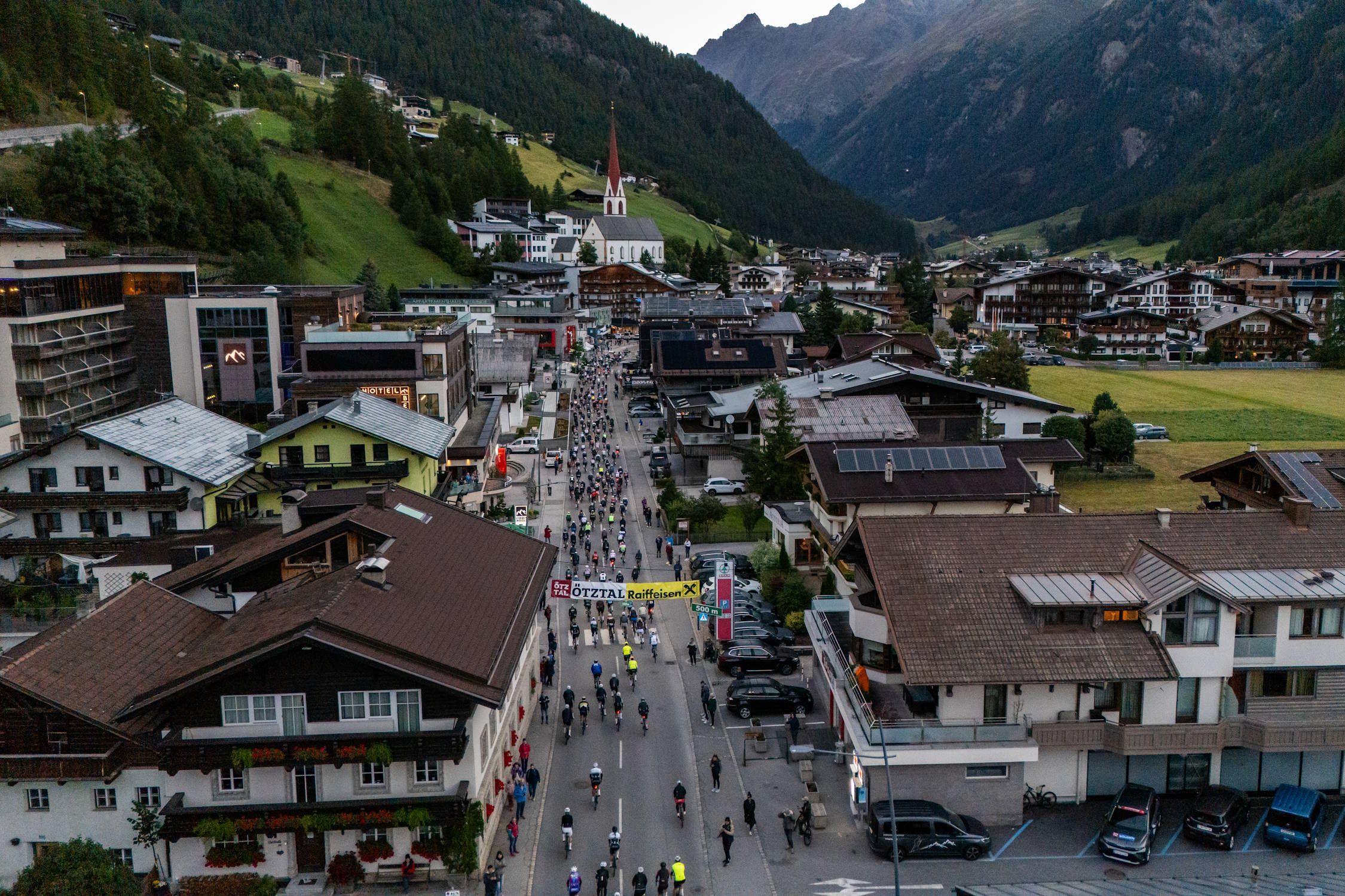 Solden Otztaler Radmarathon colora le Alpi